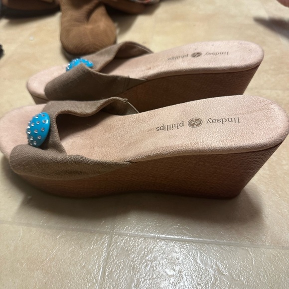 Size 9 Lindsay Phillips wedges lids with blue snaps. - Picture 2 of 5